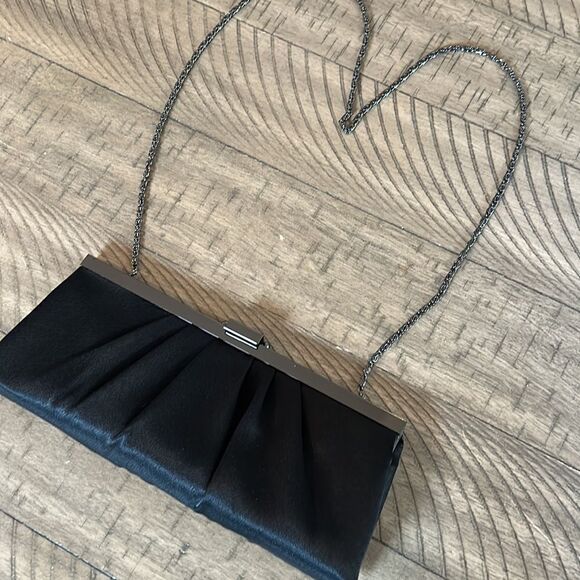 Luxe Tufted Satin Clutch w/17” drop. Security clasp Driver’s license 🪪 slot - Picture 7 of 17